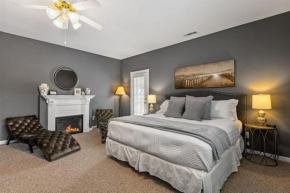 Charming Downtown Suite with Modern Comforts - Depot